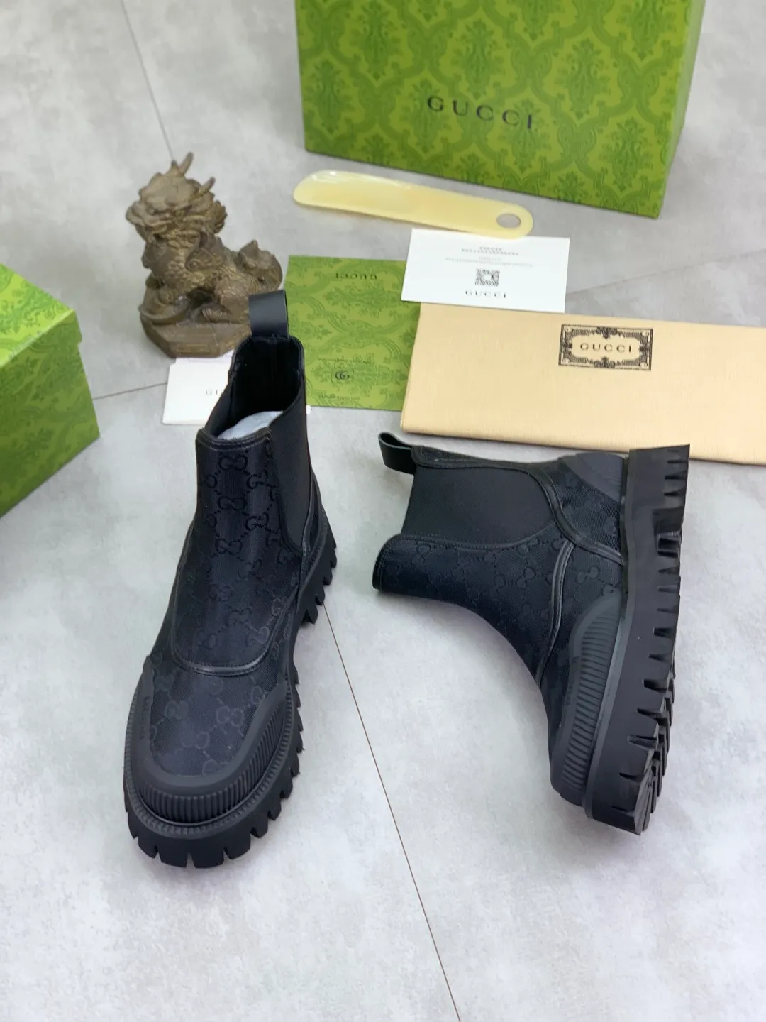 Men's Men's Shoes 💰P500 💰【New Style】 Gucci lazy slip-on couple 🧑‍🤝‍🧑 style high-top leather shoes hot selection (Gucci GUCCI) official website latest Gucci lazy 🎁 leather shoes, hot style 💥 style is simple and elegant, exclusive for trendy men. Unique official website latest brand original double G pressure Floral elements👑Original Gucci decoration, fashionable and elegant, the fabric is original calfskin with double G denim✅fully imported soft sheepskin lining, the official website specifies wear-resistant lightweight foam business outsole, the classic model is taken in real life🎬Number of yards: 36-46 Various colors available